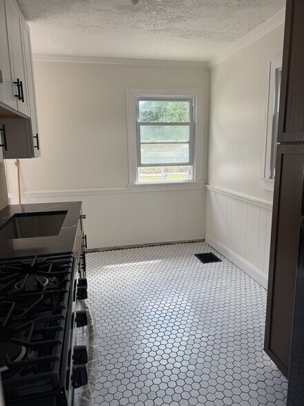 Building Photo - 2706 S 71st St