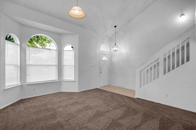 Building Photo - Cozy 3 bedroom 2 bath home in East El Paso! Special- No admin fee!