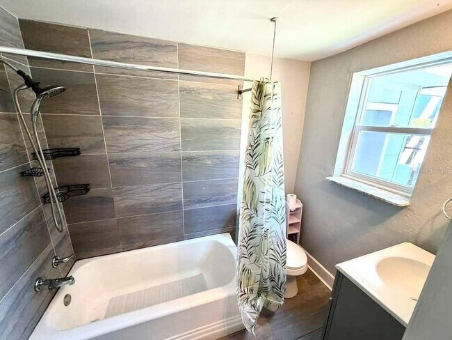 Building Photo - 1761 1/2 13th Ave S