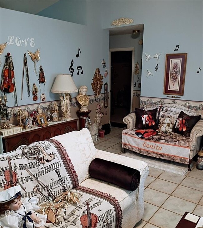 Building Photo - 564 W Central Ave