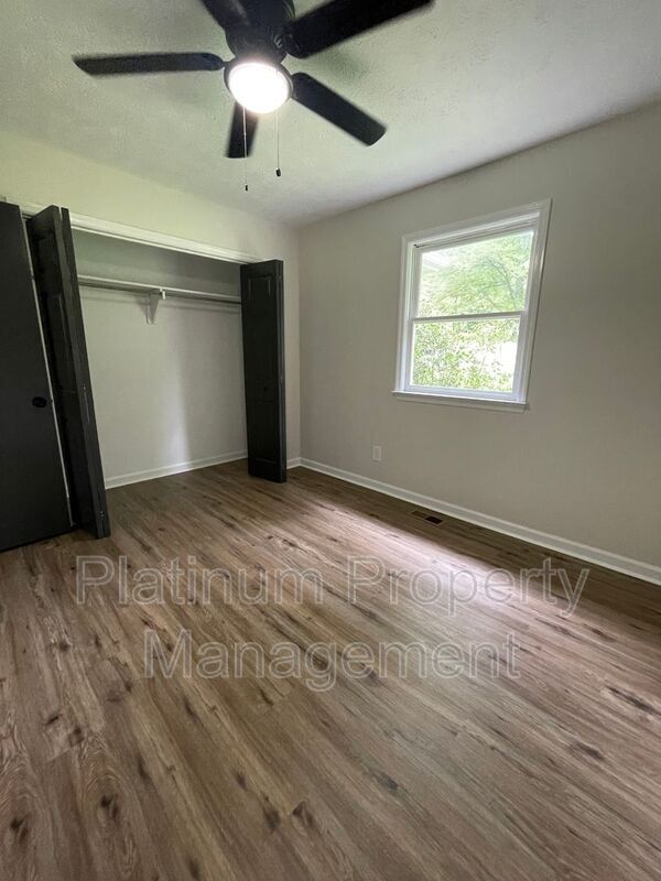 Building Photo - 35 Pecks Creek Ct