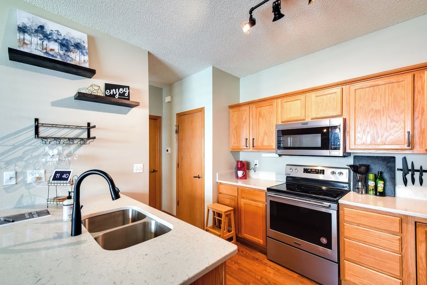 Kitchen - 2762 Irving Ave