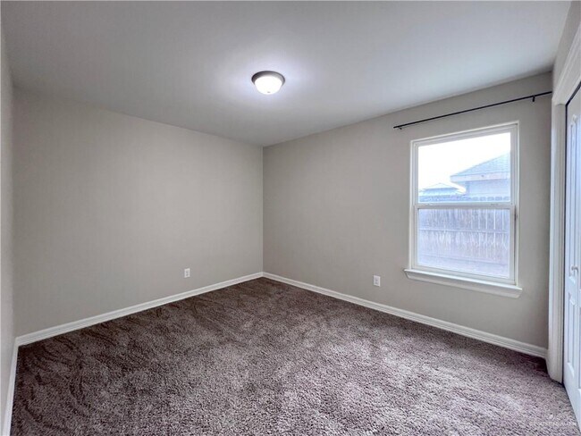 Building Photo - 608 Olympic St