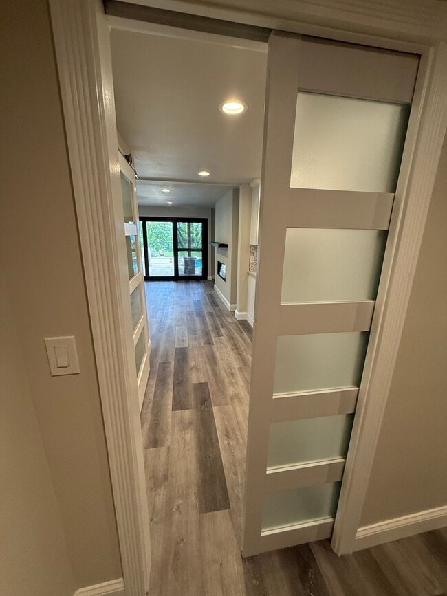 Building Photo - Brand New Apartment in Mukilteo with Parti...