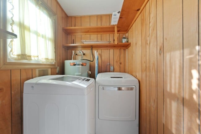 Building Photo - 2 Bed 1 Bath for Rent in Norfolk