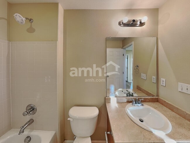 Building Photo - 12865 Roslyn St