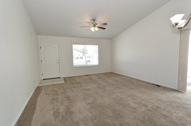 Building Photo - 454 Old Maple Dr