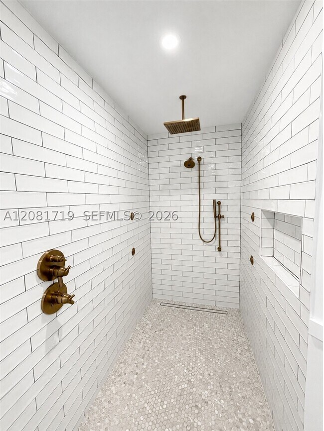 Building Photo - 8041 NE Bayshore Ct
