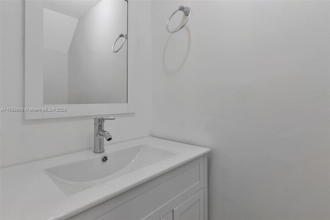 Building Photo - 6141 SW 42nd Ct