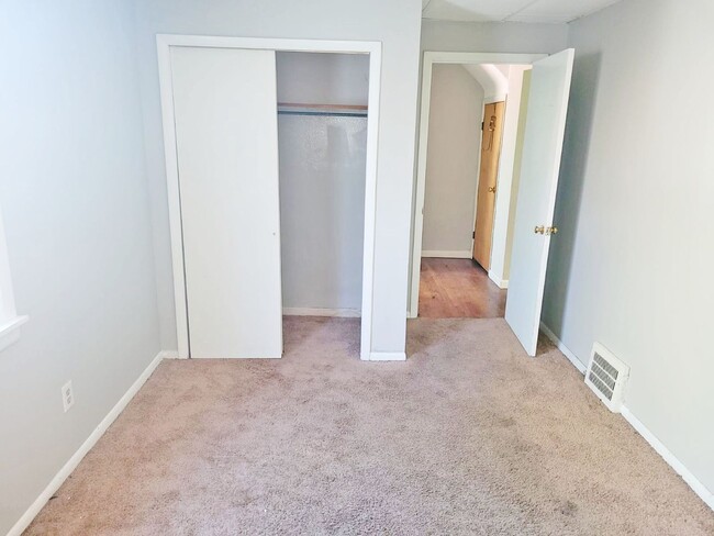 Building Photo - THREE BEDROOM SINGLE FAMILY HOME IN BEAUTI...