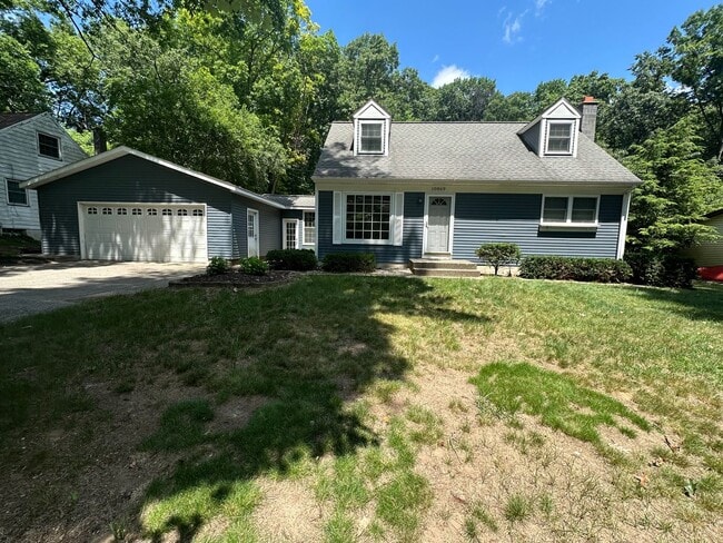 Building Photo - 4 bedroom home in Lowell Schools!