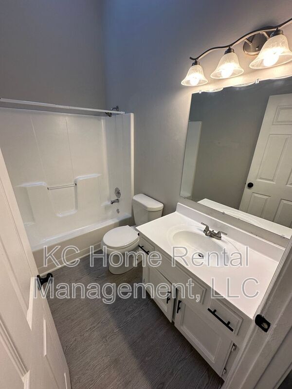 Building Photo - 1400 Cypress Dr