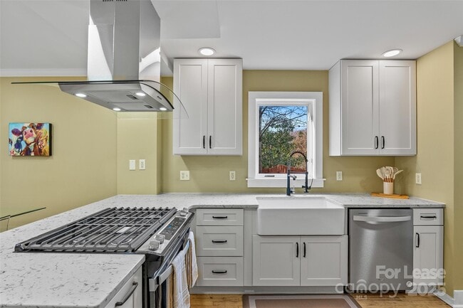 Building Photo - 5 Elmore St