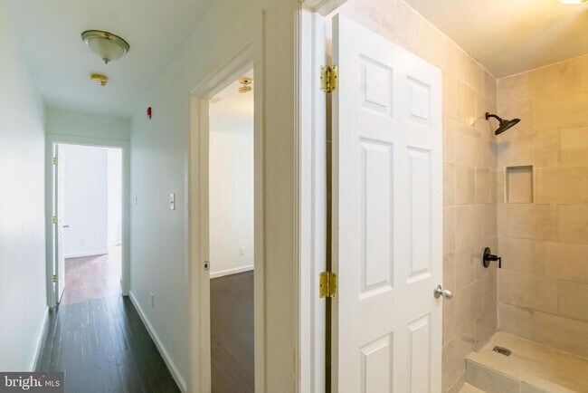Building Photo - 305 N 41st St