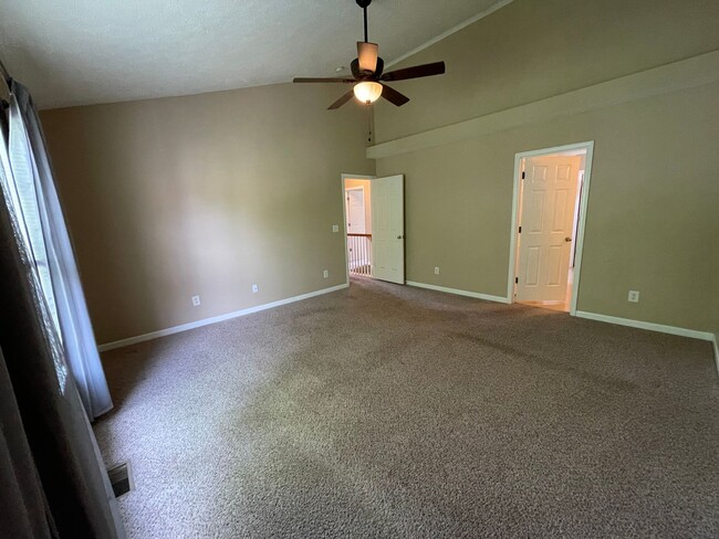 Building Photo - Spring Hill Gem in a Wonderful Location!