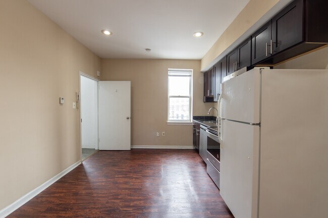 Building Photo - 2332 Frankford Ave