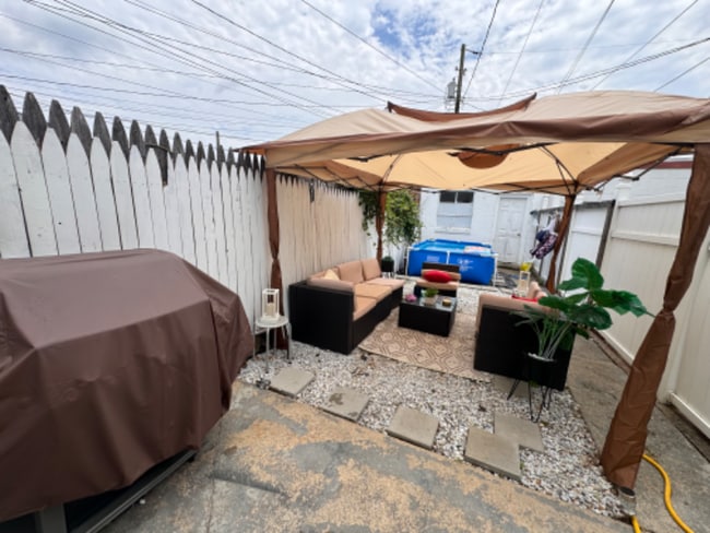 Building Photo - 274 E Elm St