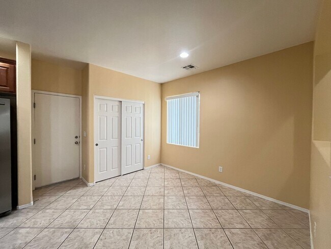 Building Photo - Southwest are 3 bedrooms and 2bathrooms si...