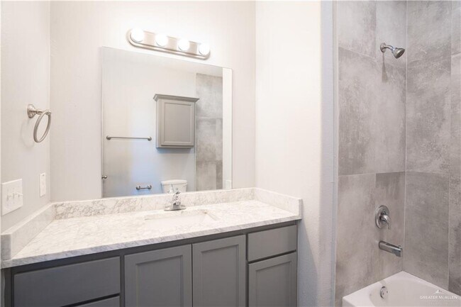 Building Photo - 21 S Cynthia St