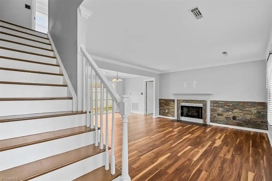 Building Photo - 332 Brookside Ct