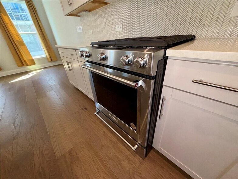 Building Photo - 361 Watson Ave