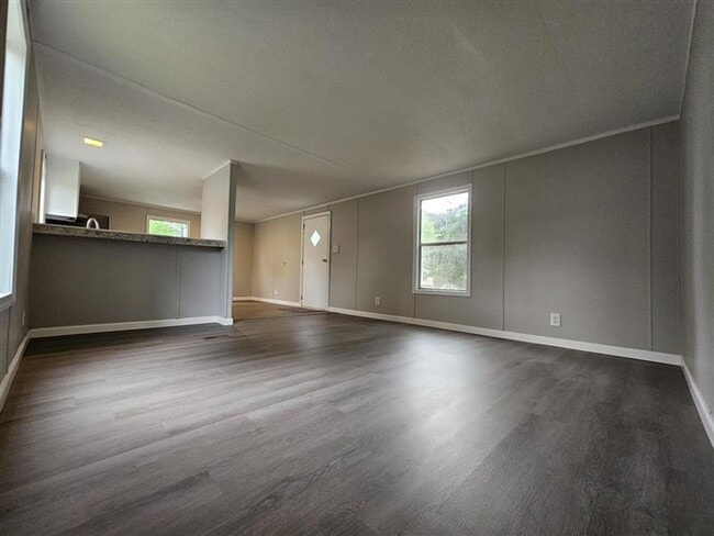 Building Photo - 2 Bedroom 1 Bathroom Manufactured Home For Rent!