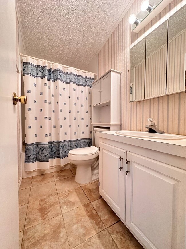 Building Photo - 608 Klickety Klak Ln