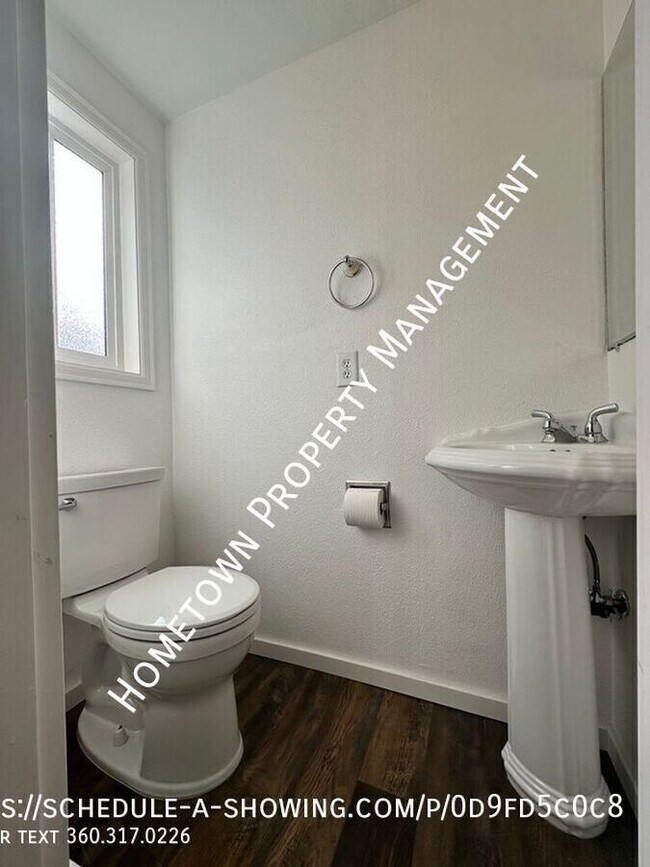 Building Photo - 1409 Hensley St NE