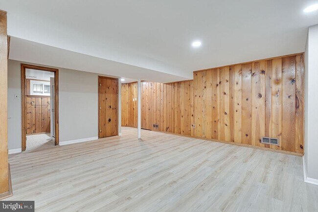 Building Photo - 869 Patrick Henry Dr