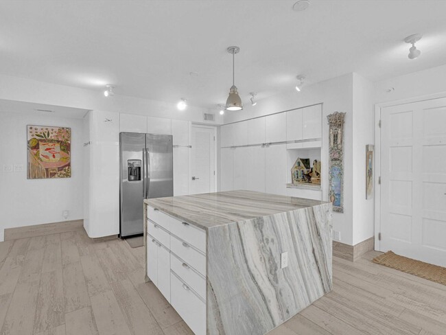 Building Photo - 3000 S Ocean Blvd