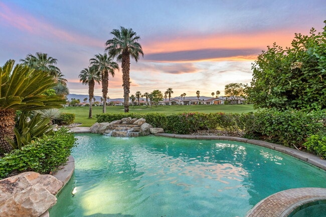Building Photo - 727 Arrowhead Dr
