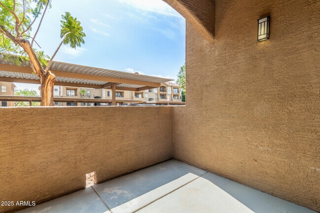 Building Photo - 5302 E Van Buren St