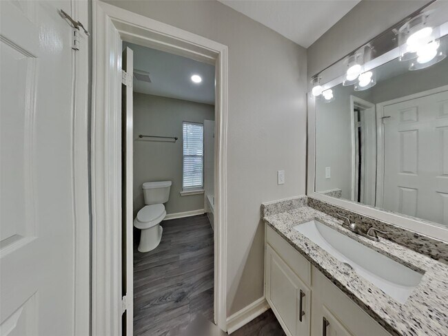 Building Photo - 510 Tanguey Ct