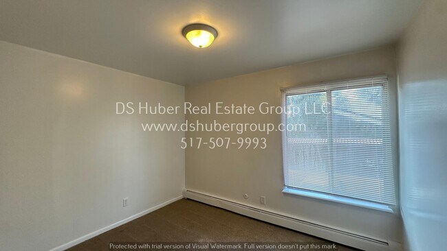 Building Photo - 1016 E. Greenlawn-7