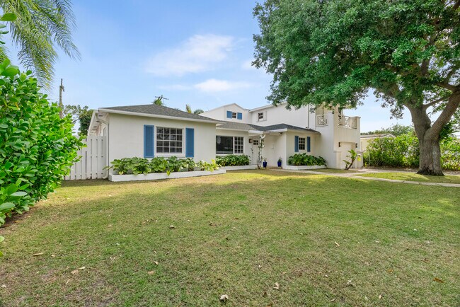 Building Photo - 240 Santa Lucia Dr