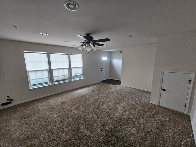 Building Photo - 109 Wheatfield Dr