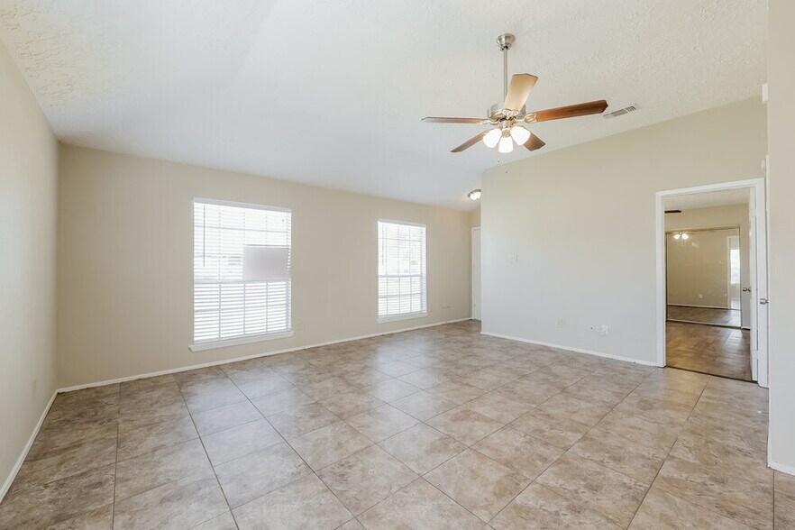 Building Photo - 2438 Autumn Springs Ln