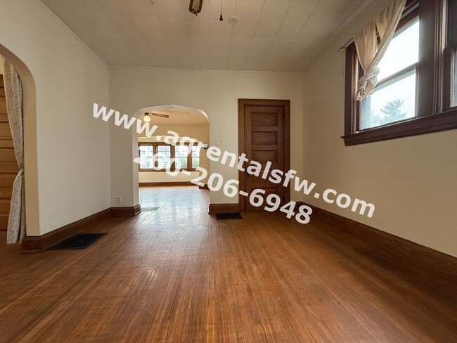 Building Photo - 811 Columbia Ave