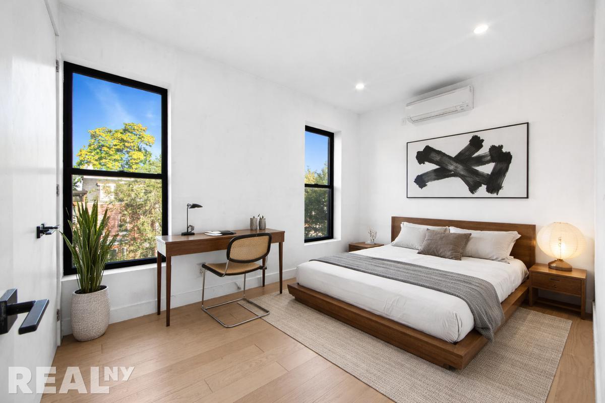 Building Photo - 411 11th St