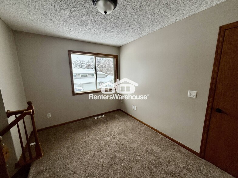 Building Photo - 6762 Gretchen Ct N
