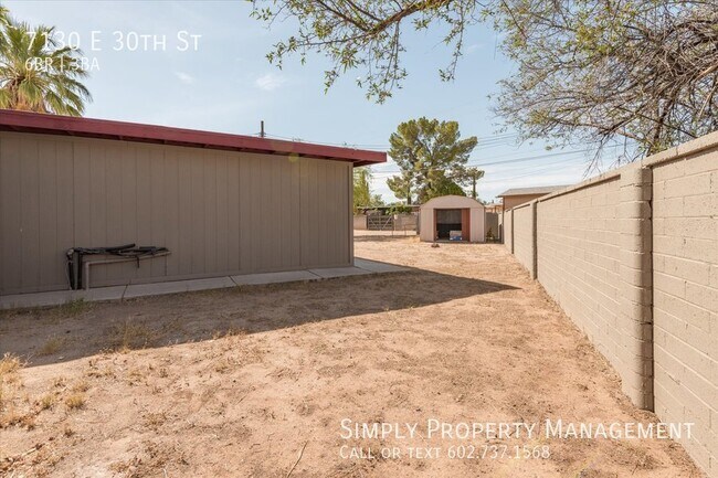 Building Photo - 4 bedroom 2 bath main house with a 2 bed 1...