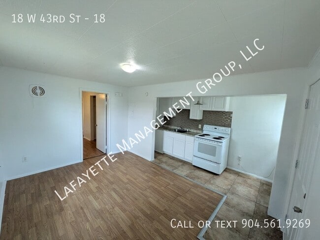 Building Photo - 18 W 43rd St