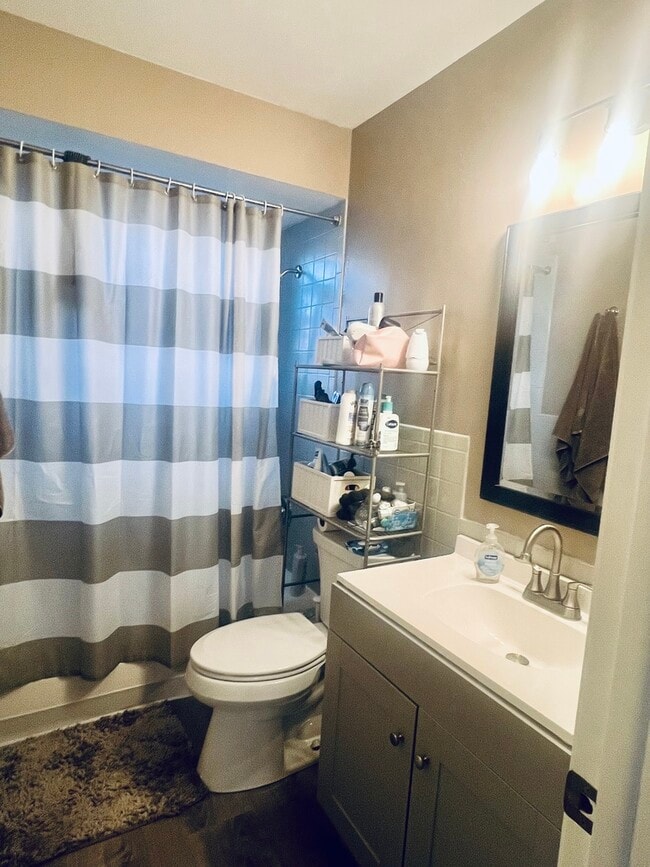 Building Photo - 424 Elgin Ave