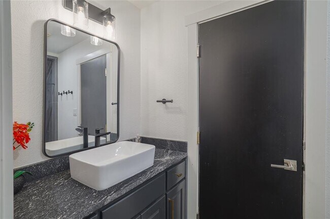 Building Photo - 1128 Thurman Bluff Dr