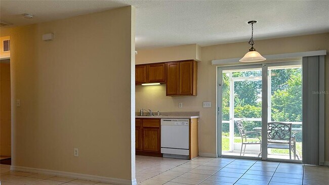 Building Photo - 6944 Rosemont Dr