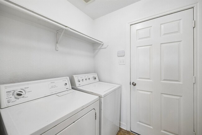 Building Photo - 13926 Tinsley Ct