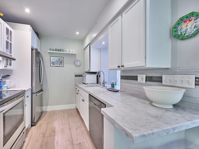 Building Photo - 301 NW 3rd Ct