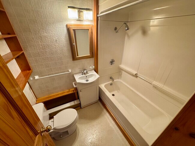 Building Photo - 17 Hudson St