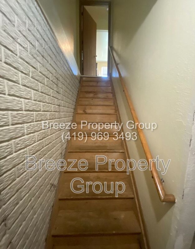 Building Photo - 3045 N Ontario St