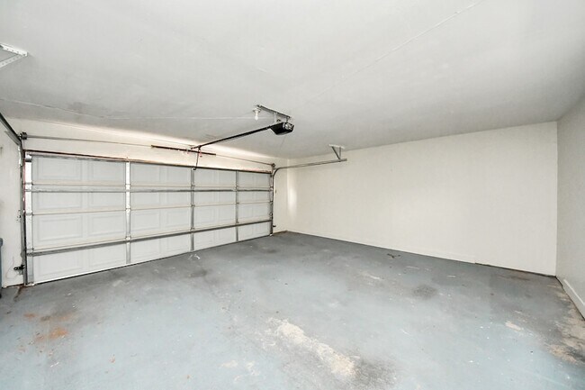 Building Photo - 2588 Bering Dr